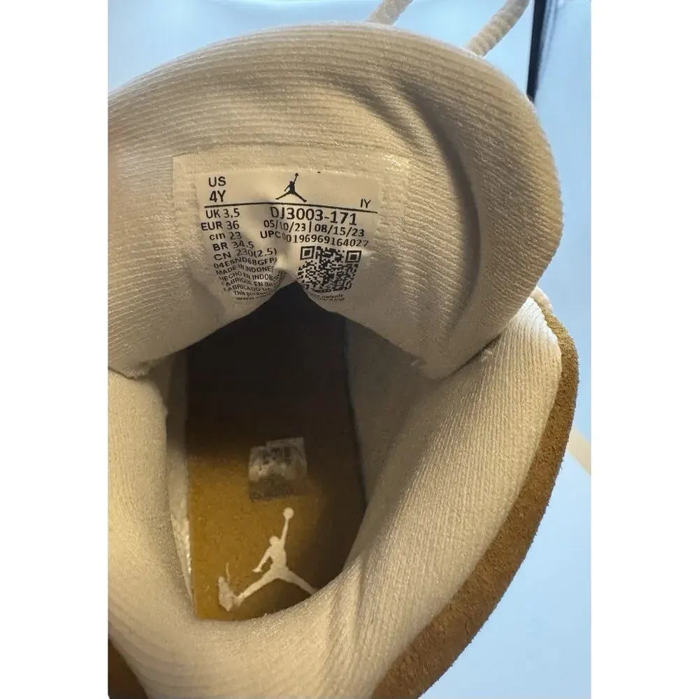 White Wheat DJ3003-171 Size 4Y Used